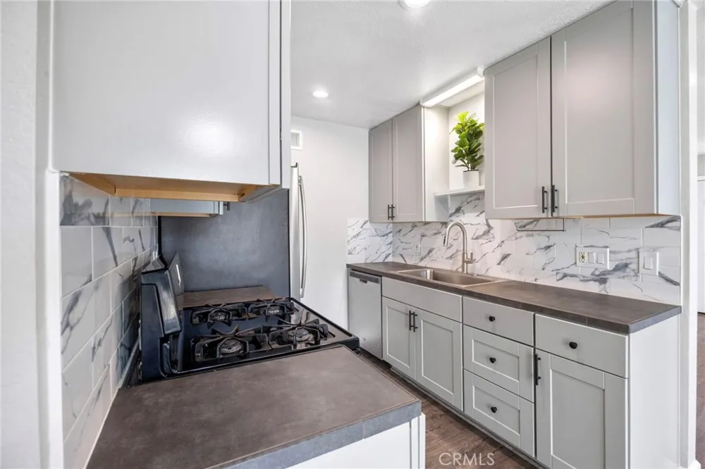 22932 Via Pimiento Mission Viejo, CA 92691