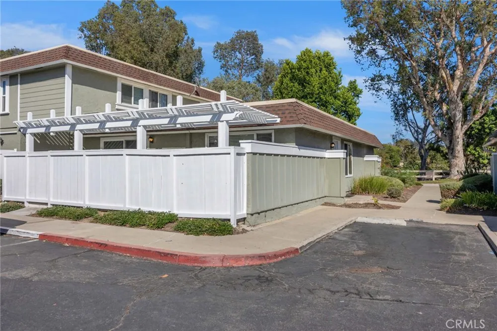 22932 Via Pimiento Mission Viejo, CA 92691