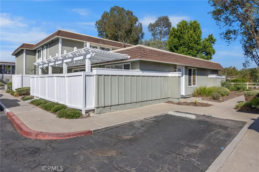 22932 Via Pimiento Mission Viejo, CA 92691