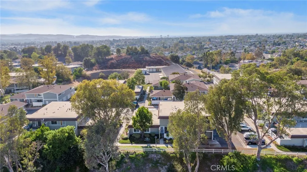22932 Via Pimiento Mission Viejo, CA 92691