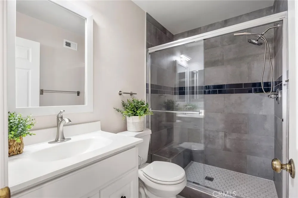 22932 Via Pimiento Mission Viejo, CA 92691