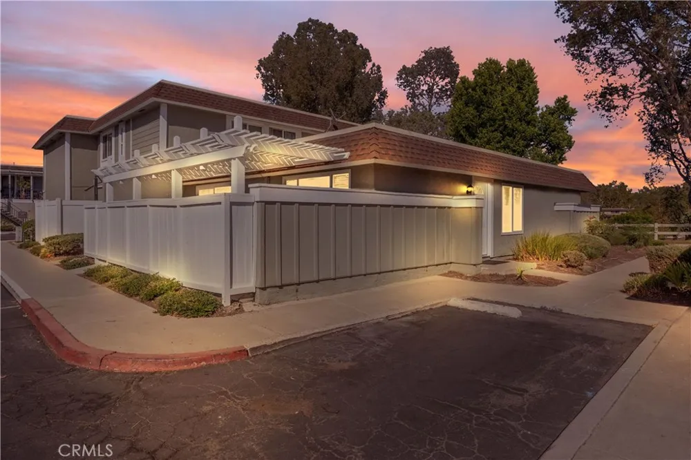 22932 Via Pimiento Mission Viejo, CA 92691