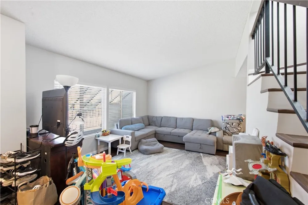 1434 Via Del Rio Corona, CA 92882