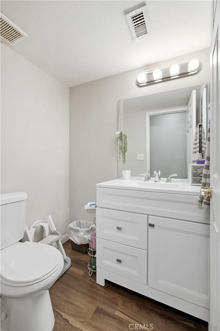 1434 Via Del Rio Corona, CA 92882