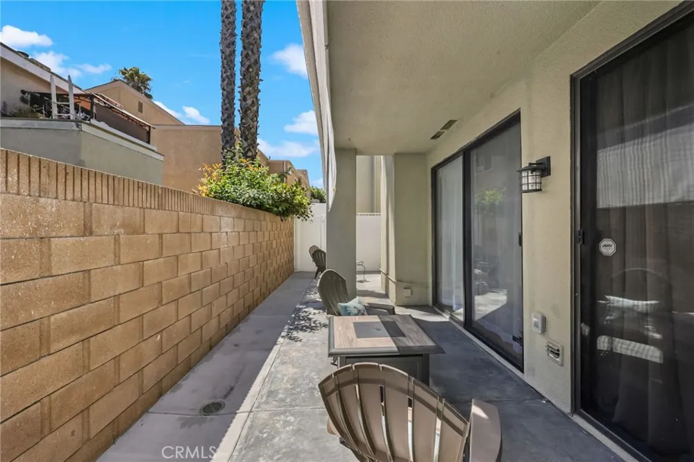 17702 Sergio Circle #102 Huntington Beach, CA 92647