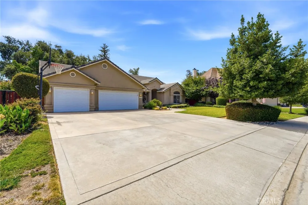 5535 W Vine Court Visalia, CA 93291
