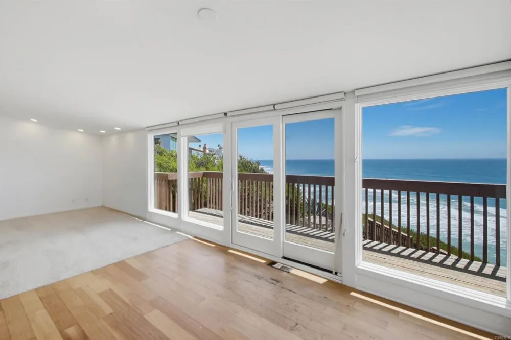 1660 Neptune Avenue Encinitas, CA 92024