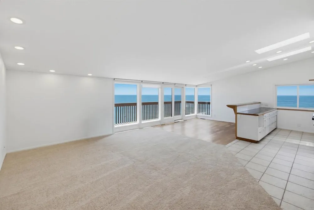 1660 Neptune Avenue Encinitas, CA 92024