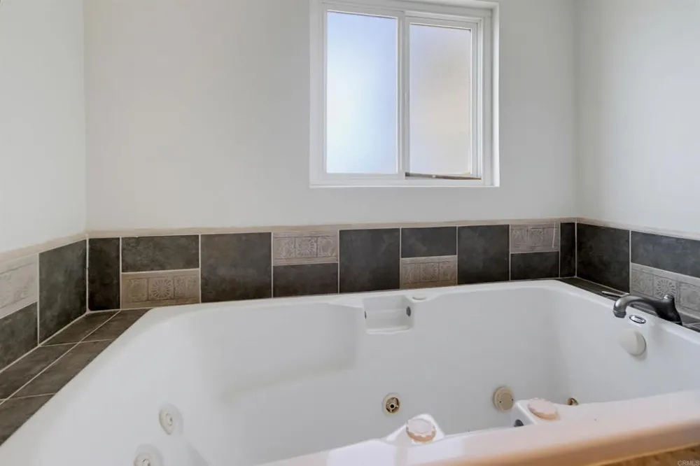 1660 Neptune Avenue Encinitas, CA 92024