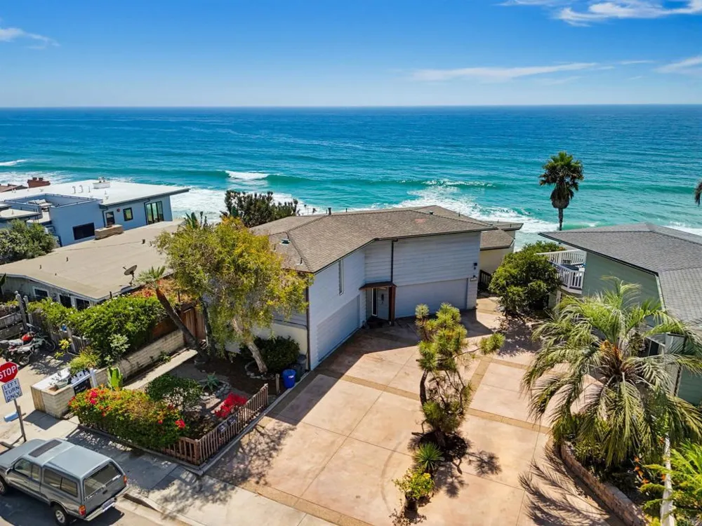1660 Neptune Avenue Encinitas, CA 92024
