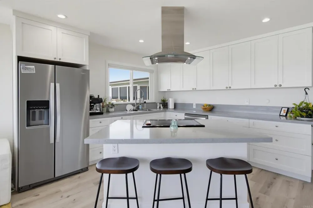 1660 Neptune Avenue Encinitas, CA 92024