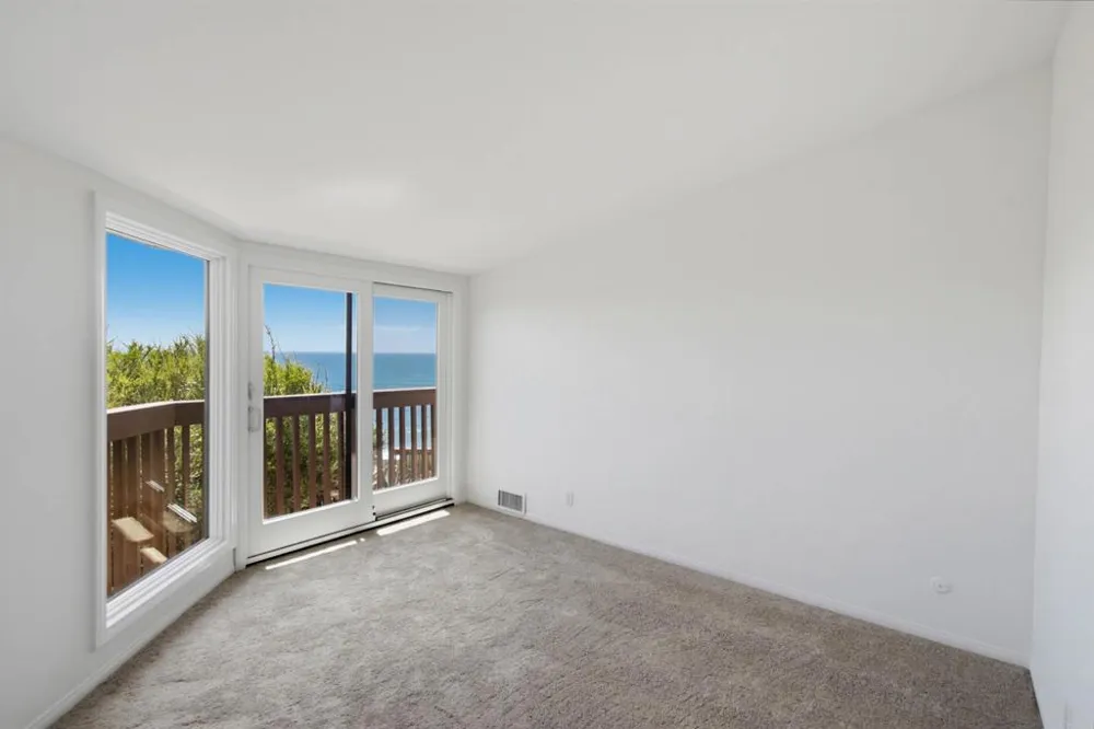 1660 Neptune Avenue Encinitas, CA 92024