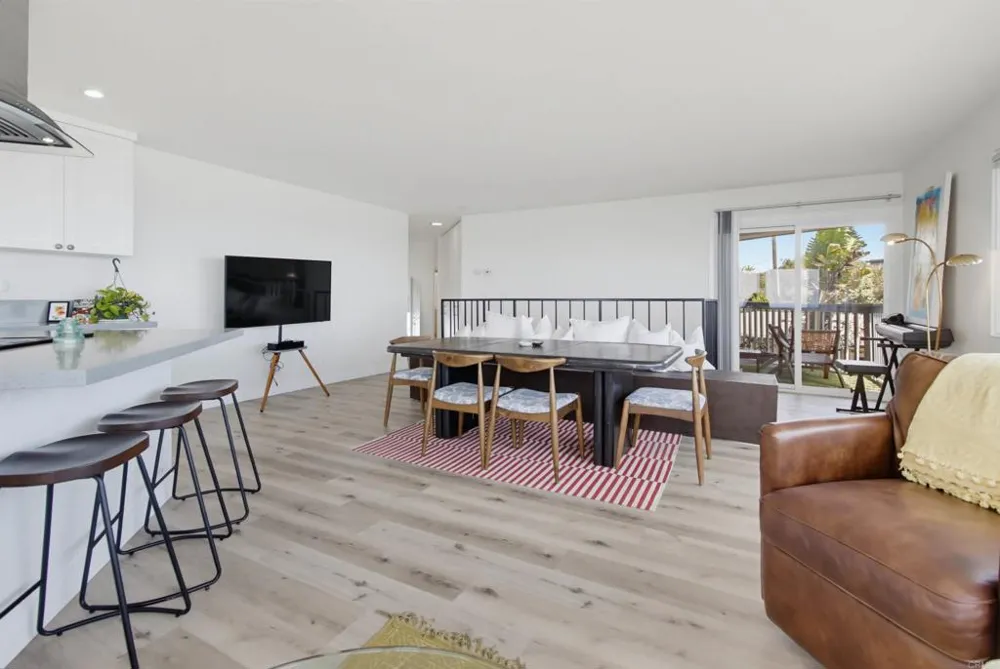 1660 Neptune Avenue Encinitas, CA 92024