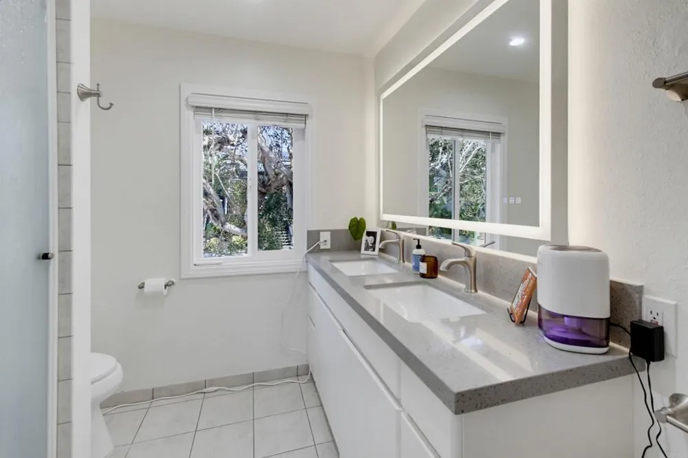 1660 Neptune Avenue Encinitas, CA 92024