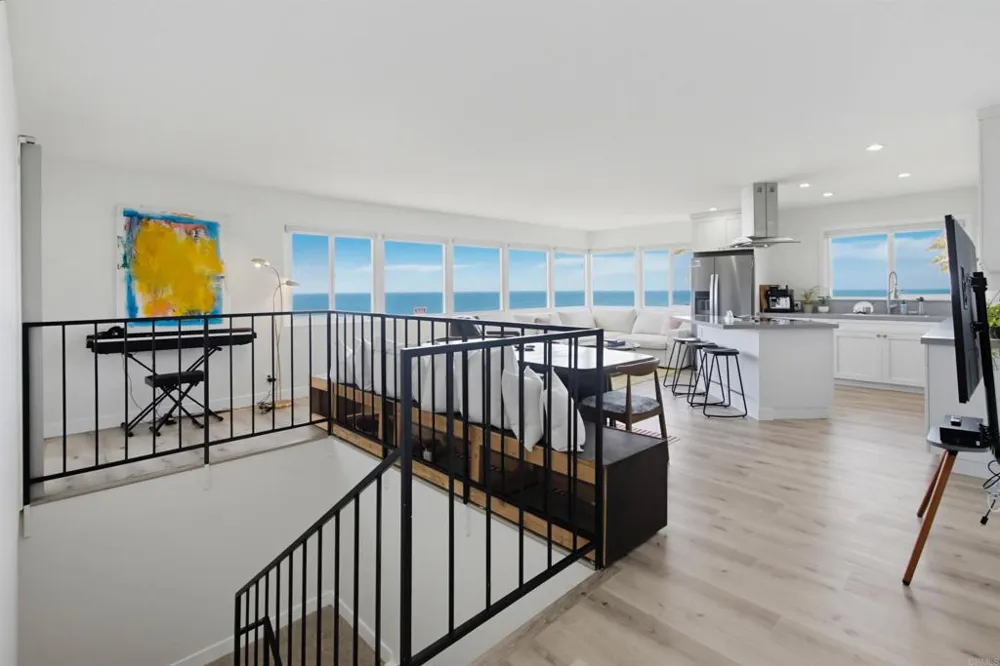 1660 Neptune Avenue Encinitas, CA 92024