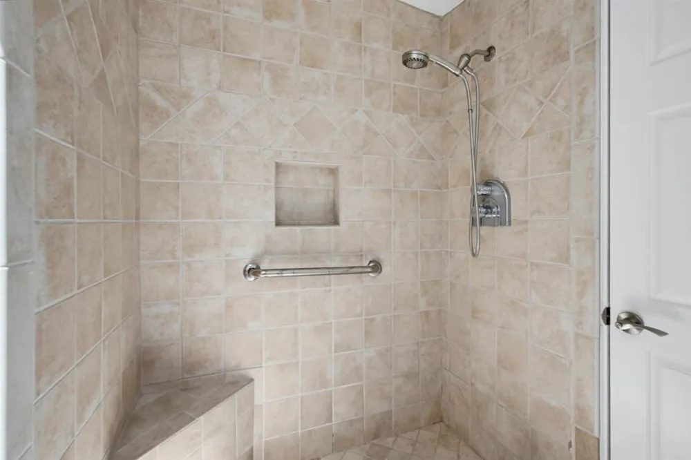 1660 Neptune Avenue Encinitas, CA 92024