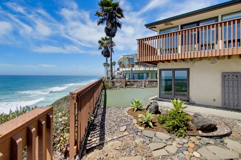 1660 Neptune Avenue Encinitas, CA 92024
