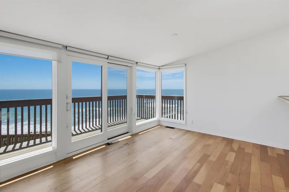 1660 Neptune Avenue Encinitas, CA 92024