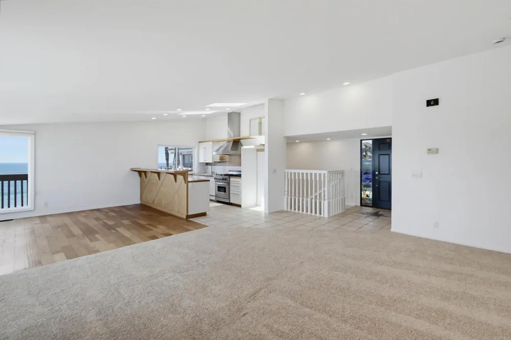 1660 Neptune Avenue Encinitas, CA 92024