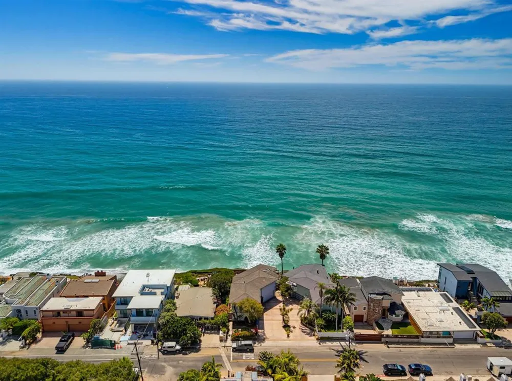 1660 Neptune Avenue Encinitas, CA 92024