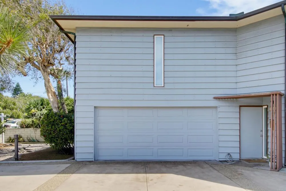 1660 Neptune Avenue Encinitas, CA 92024