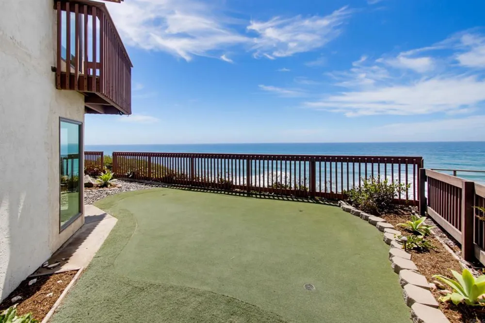 1660 Neptune Avenue Encinitas, CA 92024