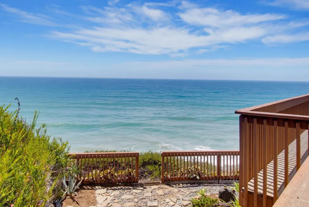 1660 Neptune Avenue Encinitas, CA 92024