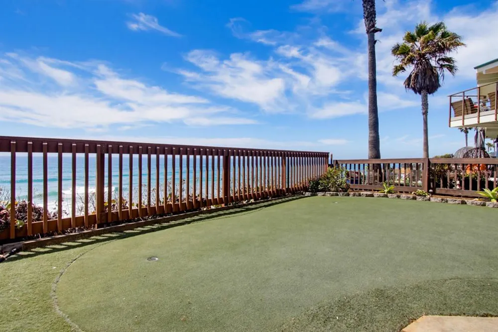 1660 Neptune Avenue Encinitas, CA 92024