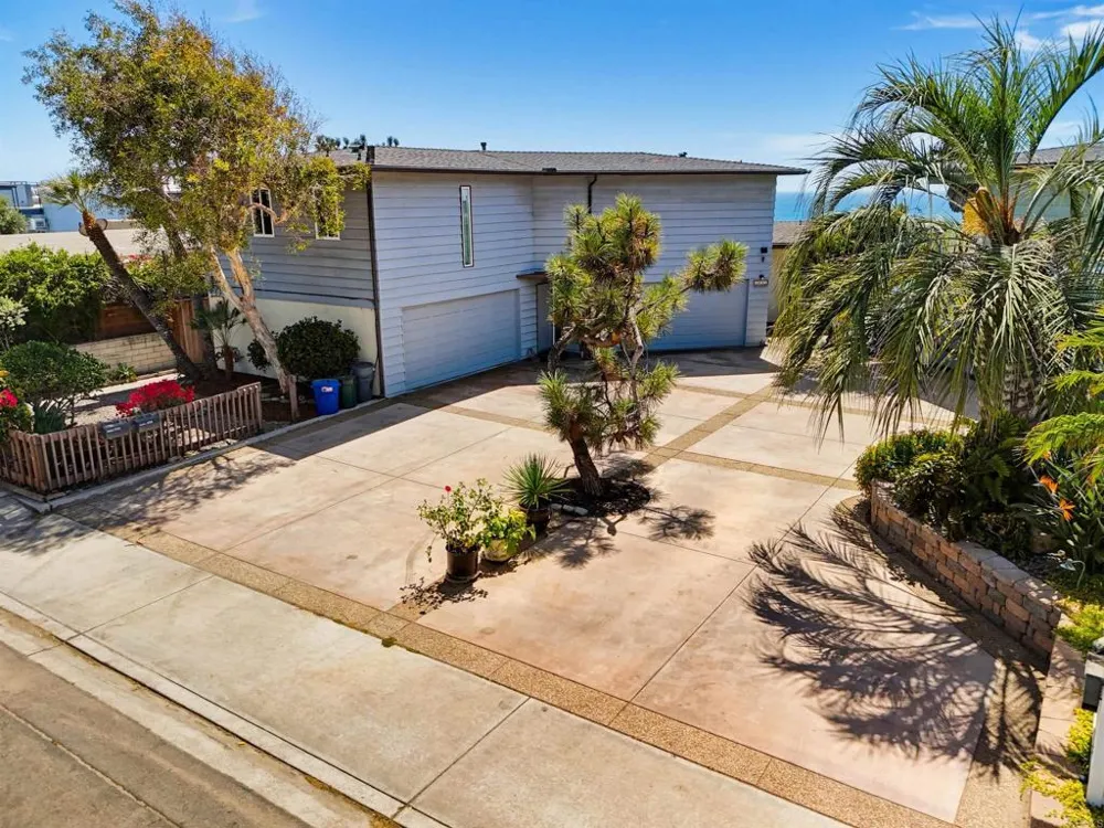 1660 Neptune Avenue Encinitas, CA 92024