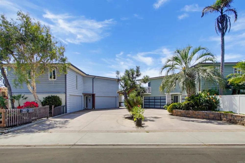 1660 Neptune Avenue Encinitas, CA 92024