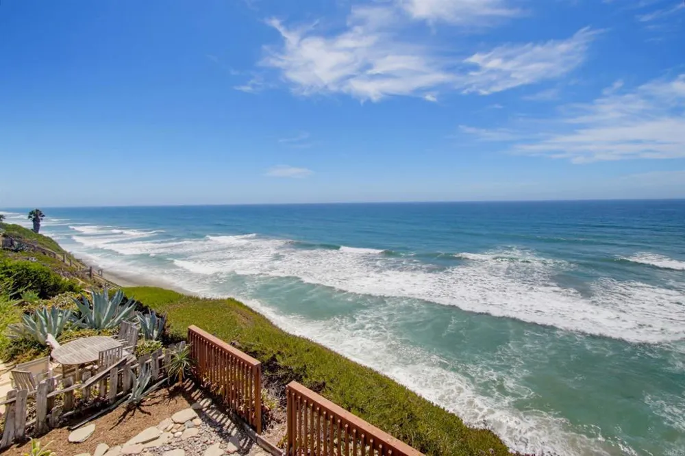 1660 Neptune Avenue Encinitas, CA 92024