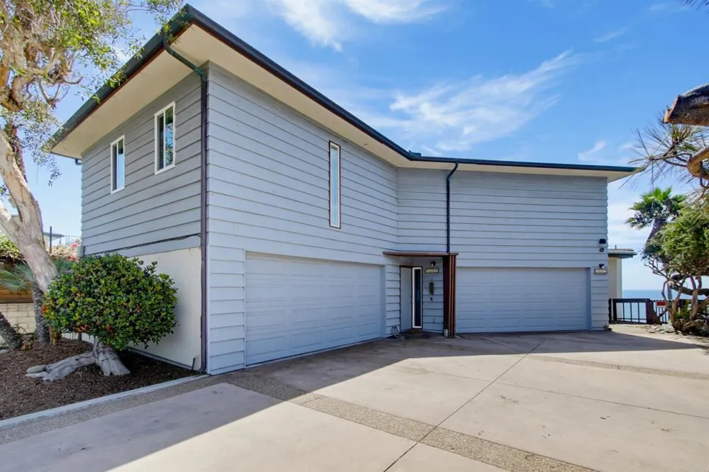 1660 Neptune Avenue Encinitas, CA 92024