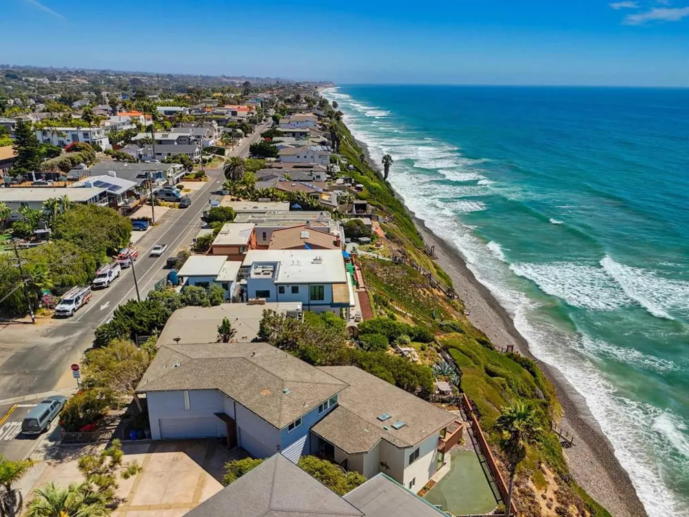 1660 Neptune Avenue Encinitas, CA 92024