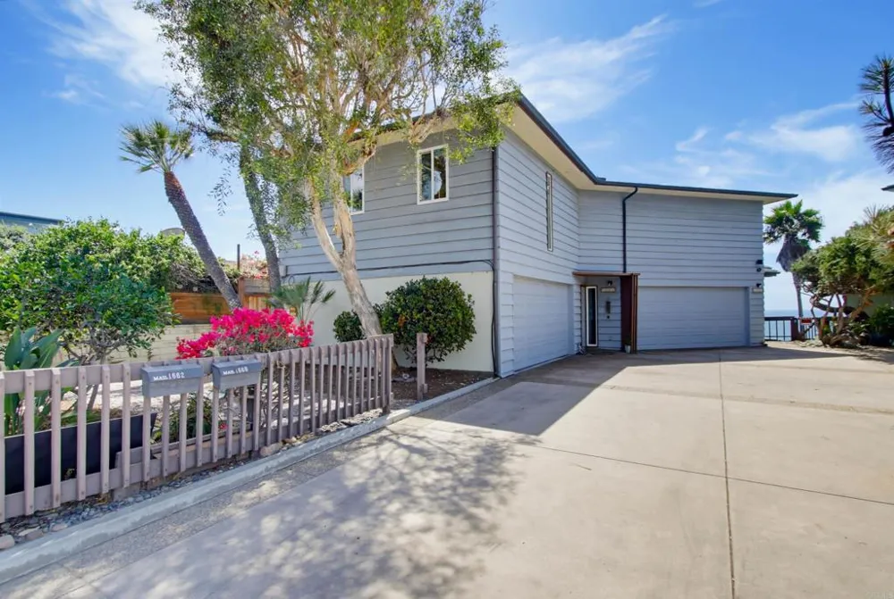 1660 Neptune Avenue Encinitas, CA 92024