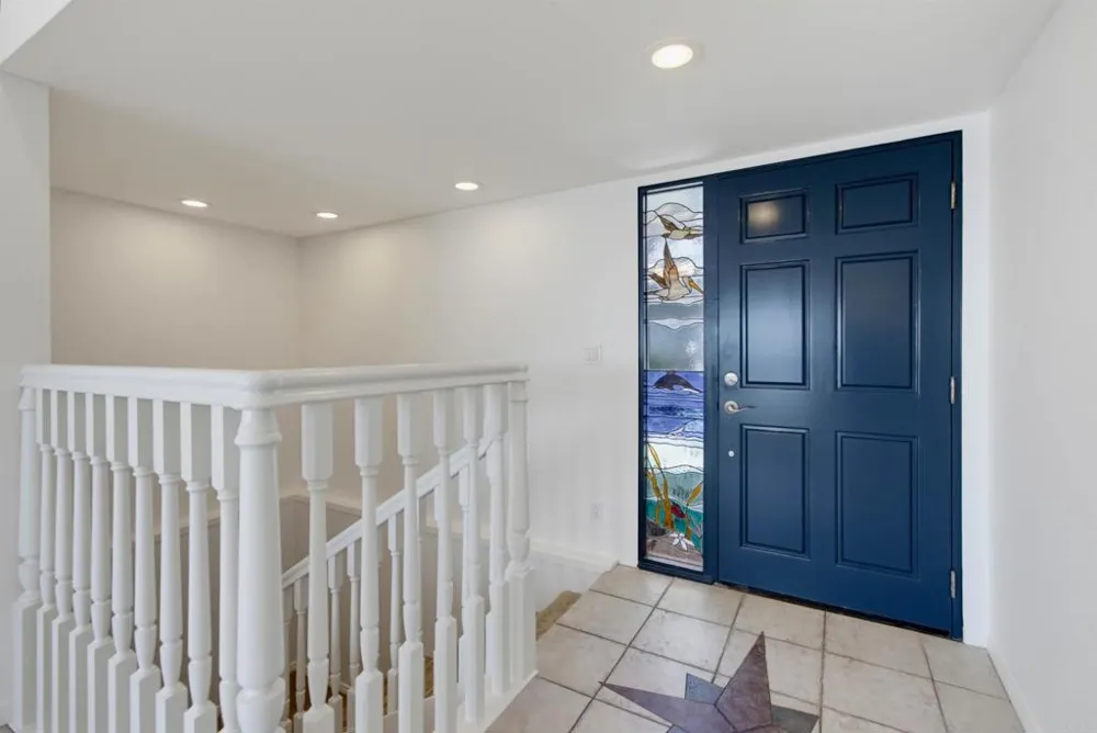1660 Neptune Avenue Encinitas, CA 92024
