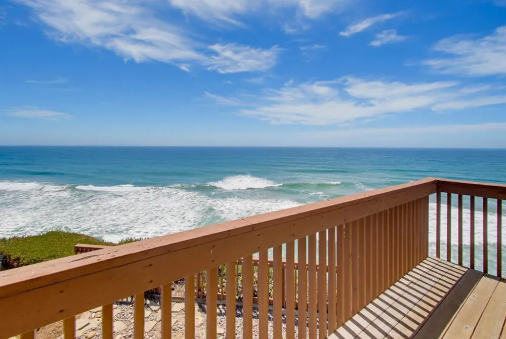 1660 Neptune Avenue Encinitas, CA 92024