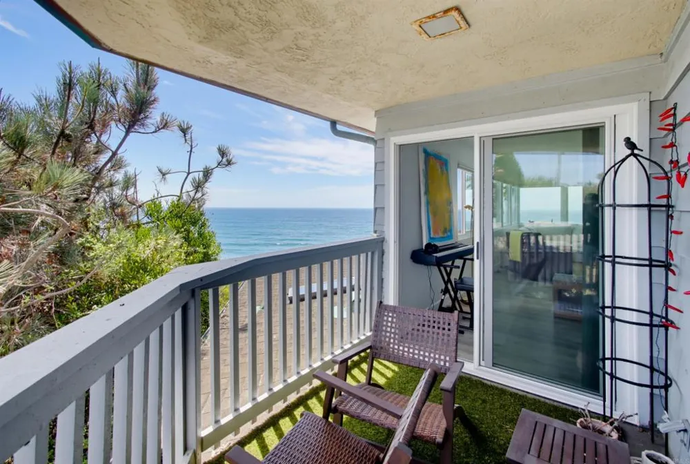 1660 Neptune Avenue Encinitas, CA 92024