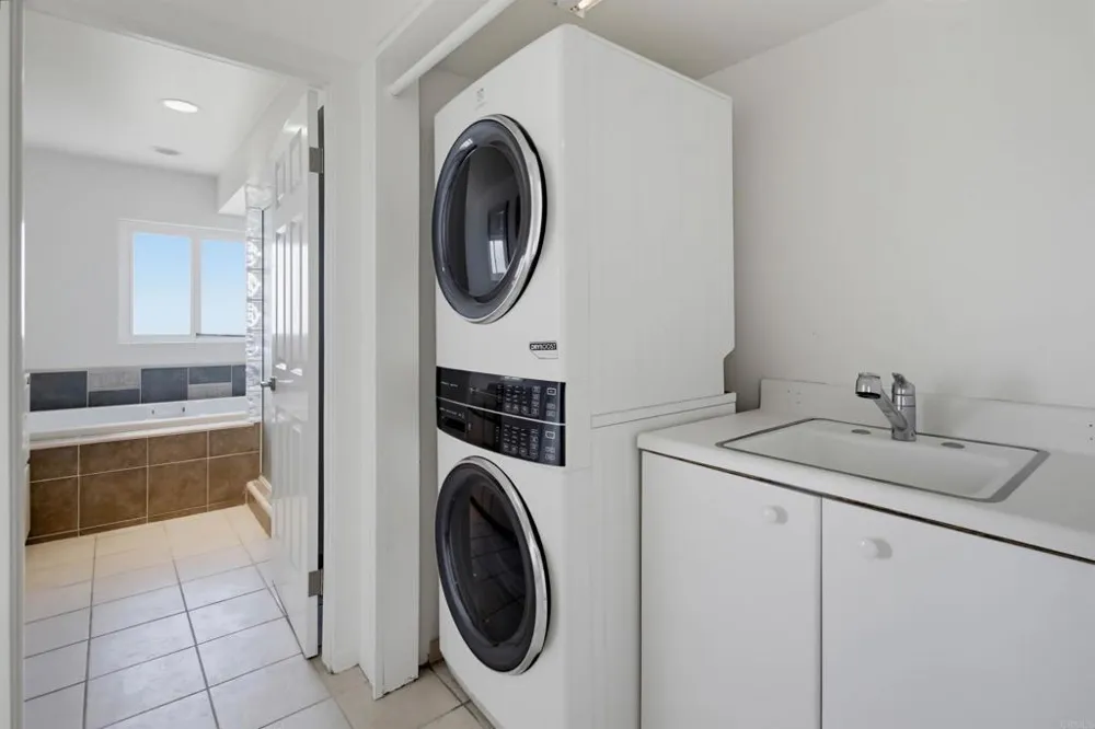 1660 Neptune Avenue Encinitas, CA 92024