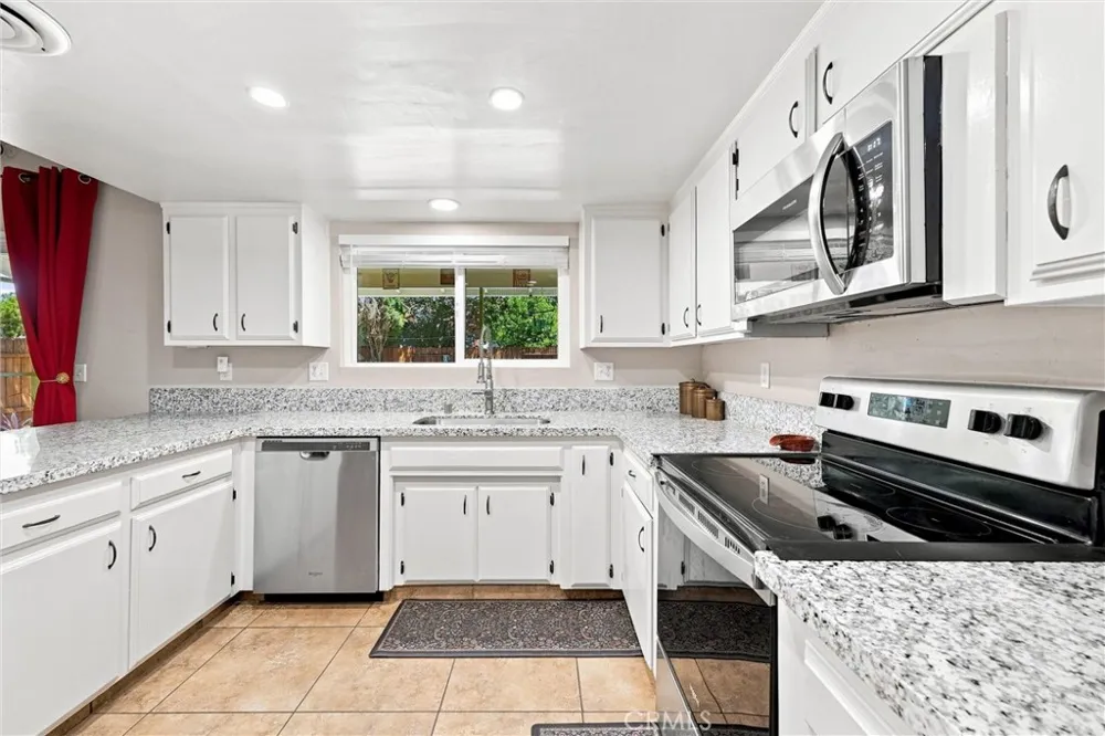 308 Swan Court Bakersfield, CA 93309