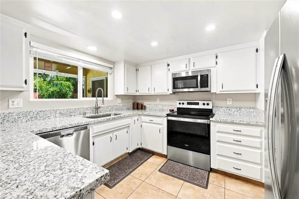 308 Swan Court Bakersfield, CA 93309