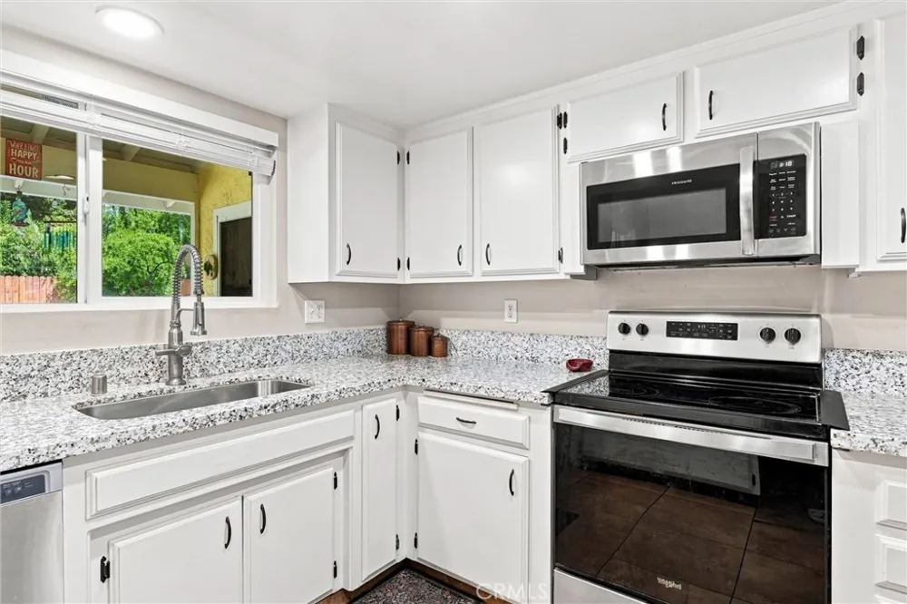 308 Swan Court Bakersfield, CA 93309