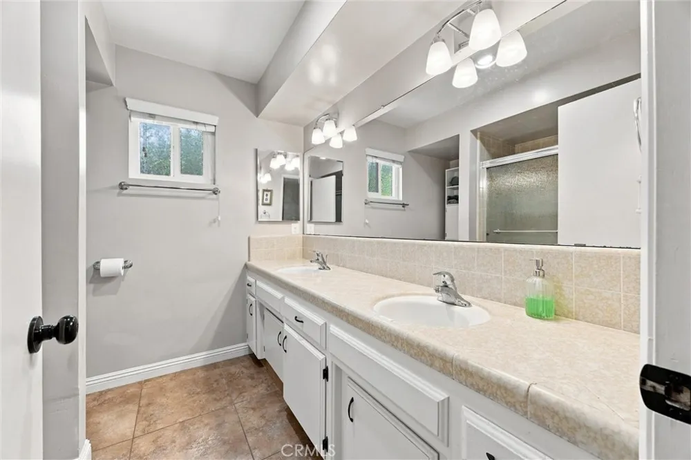 308 Swan Court Bakersfield, CA 93309