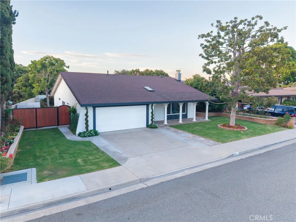 1111 W La Entrada Anaheim, CA 92801
