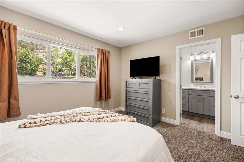 622 Comet Avenue Simi Valley, CA 93065