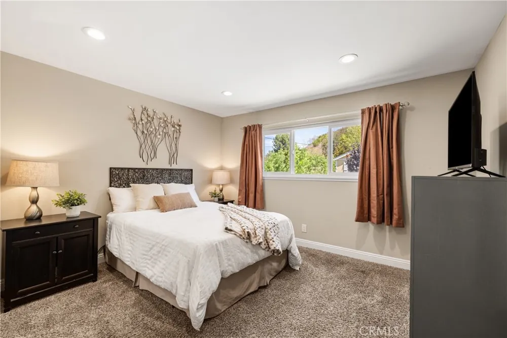 622 Comet Avenue Simi Valley, CA 93065