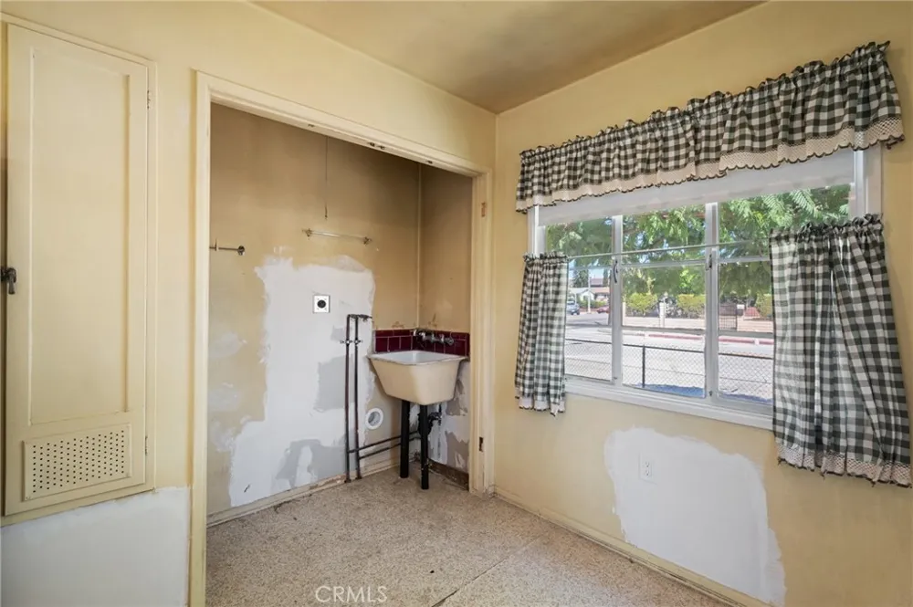 528 W F STREET Wilmington, CA 90744