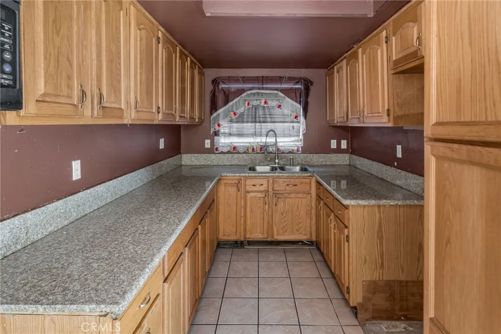 1918 W Quartermaster Colton, CA 92324