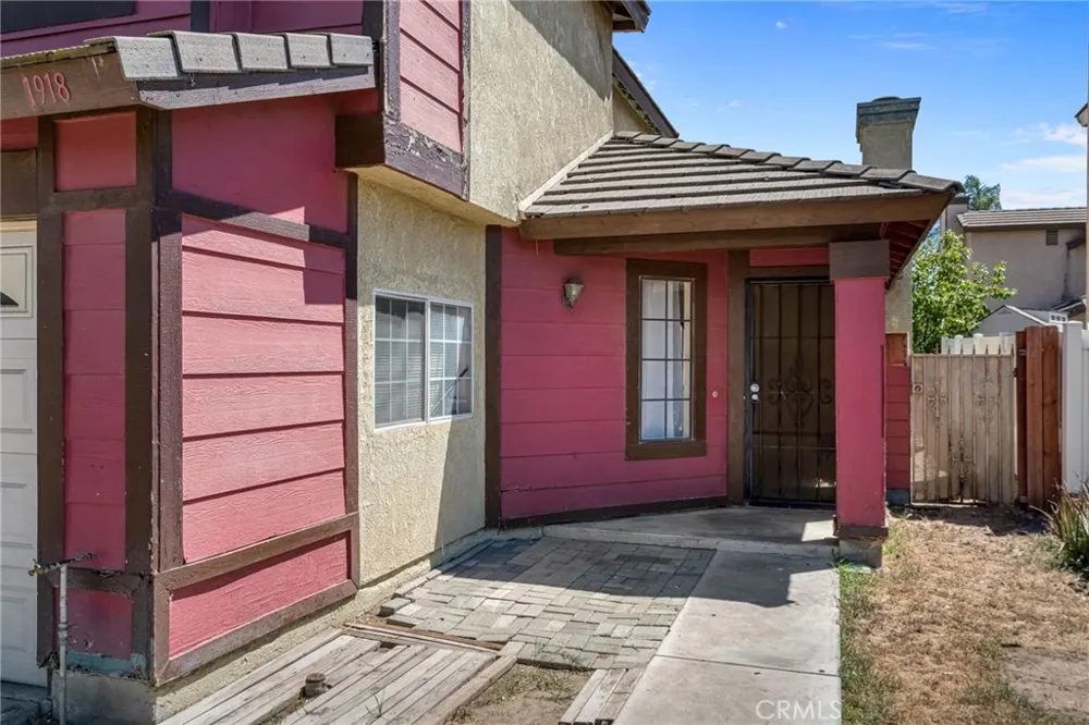 1918 W Quartermaster Colton, CA 92324