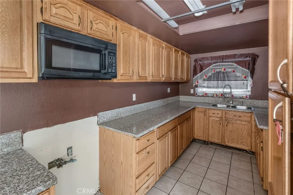1918 W Quartermaster Colton, CA 92324