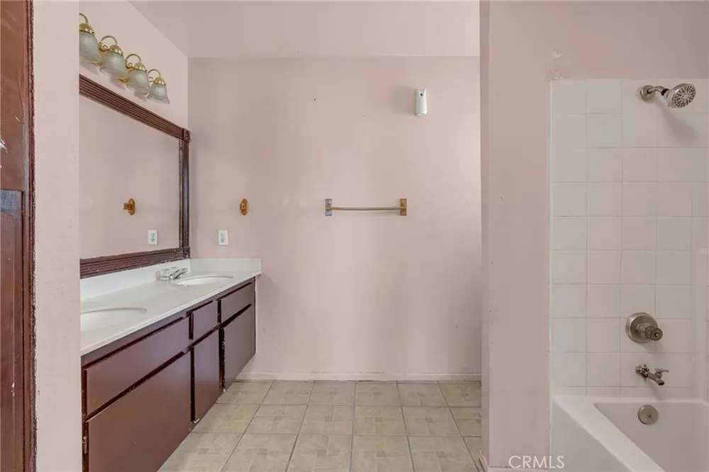 1918 W Quartermaster Colton, CA 92324